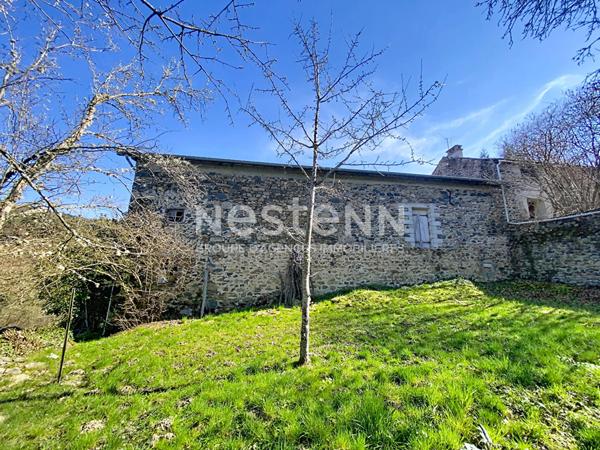 EXCLUSIVITE ! Hameau de Retournac Ancien corps de ferme à rénover sur 1500 m2 de terrain