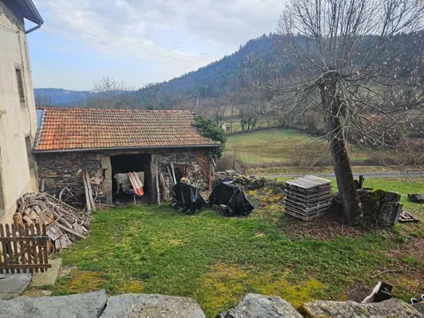 EXCLUSIVITE ! Hameau de Retournac Ancien corps de ferme à rénover sur 1500 m2 de terrain