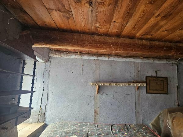 EXCLUSIVITE ! Hameau de Retournac Ancien corps de ferme à rénover sur 1500 m2 de terrain