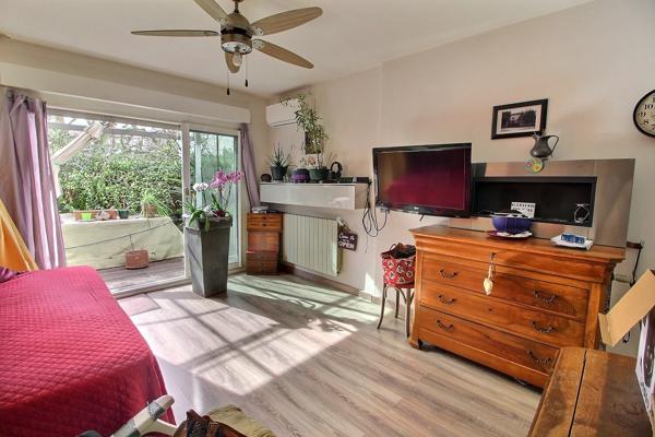 Comme une petite maison : T2/3 avec jardin et annexe, Marseille Grotte Rolland 13008