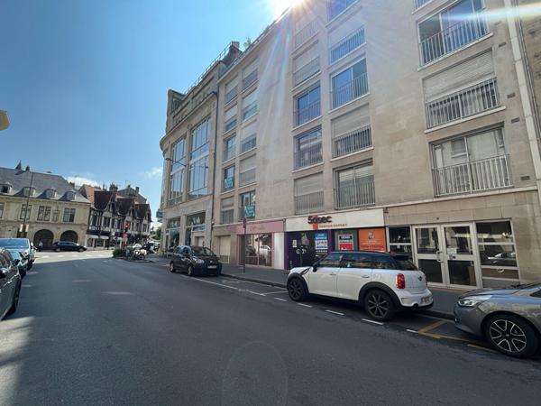 TYPE 3, REIMS - PLACE DU FORUM