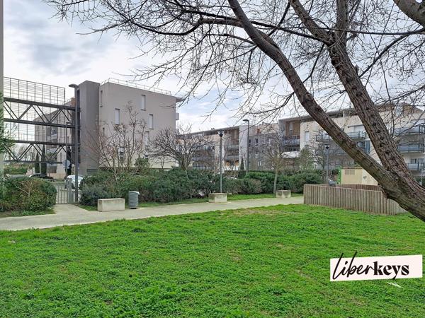 3P lumineux avec grande terrasse et 2 parkings privatives