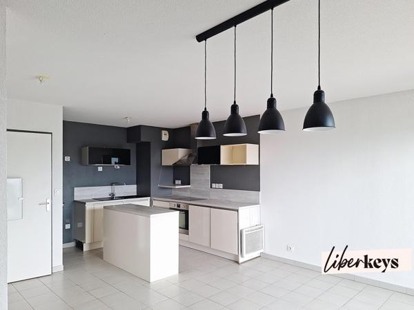 3P lumineux avec grande terrasse et 2 parkings privatives