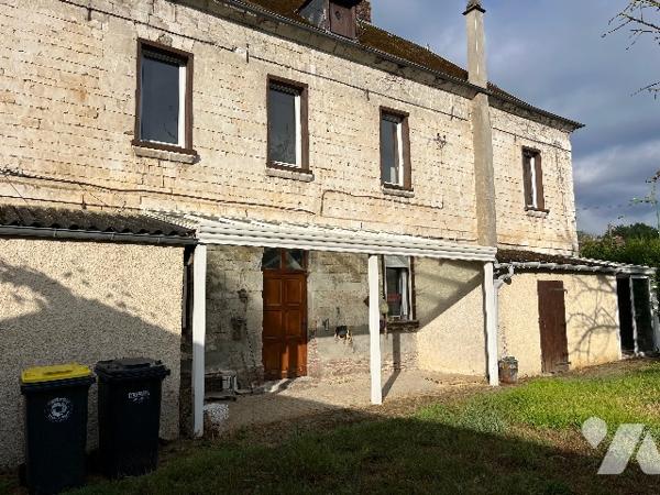 Commune de POIX DE PICARDIE, sur un terrain de 5890m², une maison avec une grande dépendance