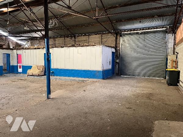 Commune de POIX DE PICARDIE, sur un terrain de 5890m², une maison avec une grande dépendance