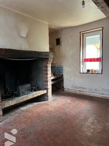 Commune de POIX DE PICARDIE, sur un terrain de 5890m², une maison avec une grande dépendance