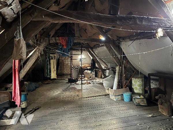 Commune de POIX DE PICARDIE, sur un terrain de 5890m², une maison avec une grande dépendance