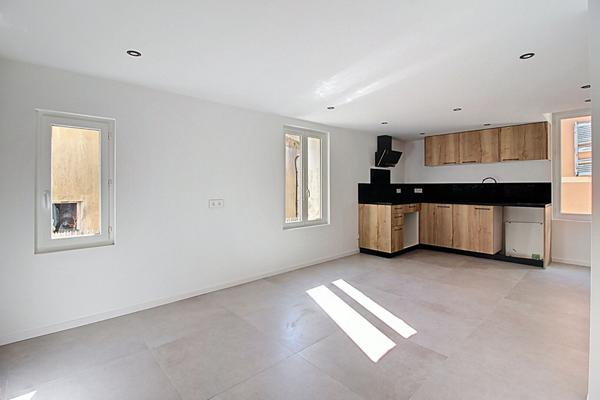 À VENDRE EN EXCLUSIVITÉ DRAGUIGNAN Duplex T3 rénové de 57 m² - Coeur de Ville