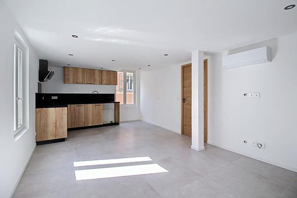 À VENDRE EN EXCLUSIVITÉ DRAGUIGNAN Duplex T3 rénové de 57 m² - Coeur de Ville