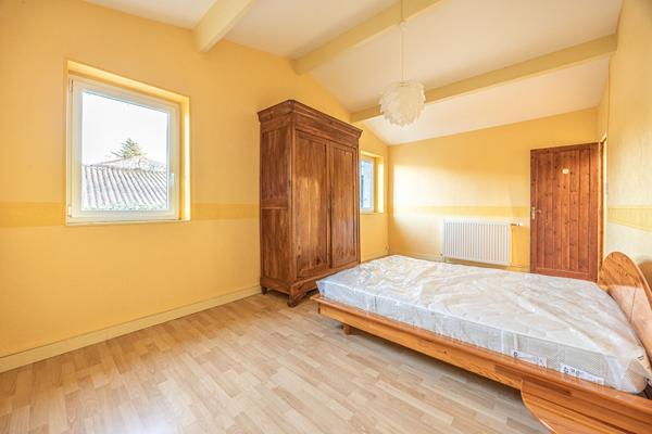 Maison de caractère + annexe à fort potentiel à Echiré