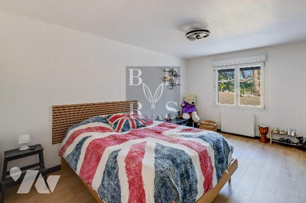 Villa d'environ 200m², 4 chambres, prestations soignées, sur un terrain de 2576m².