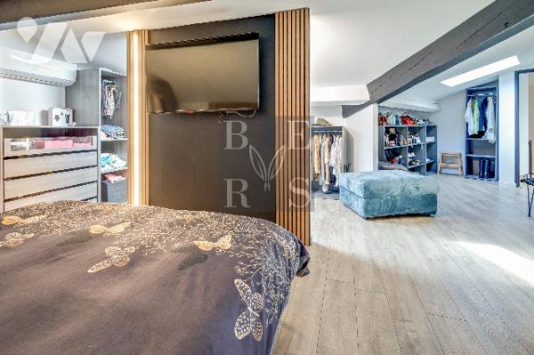 Villa d'environ 200m², 4 chambres, prestations soignées, sur un terrain de 2576m².