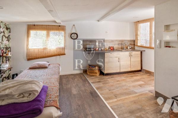 Villa d'environ 200m², 4 chambres, prestations soignées, sur un terrain de 2576m².