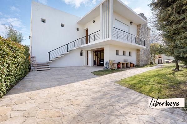 262 m² | Maison d’Architecte | Piscine 12 m | 4 Chambres | Garage