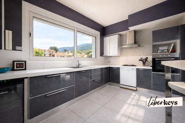 262 m² | Maison d’Architecte | Piscine 12 m | 4 Chambres | Garage