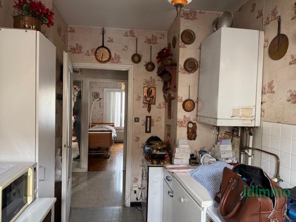 T3 au 1er étage avec cave et garage en sous-sol fermé Lyon (69008)