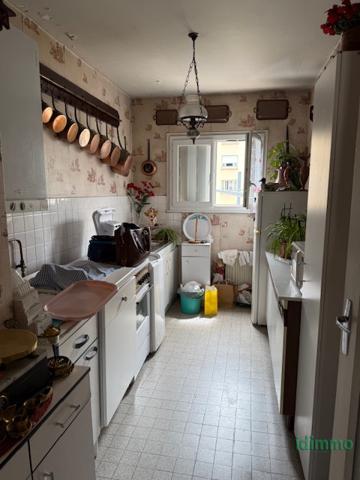 T3 au 1er étage avec cave et garage en sous-sol fermé Lyon (69008)