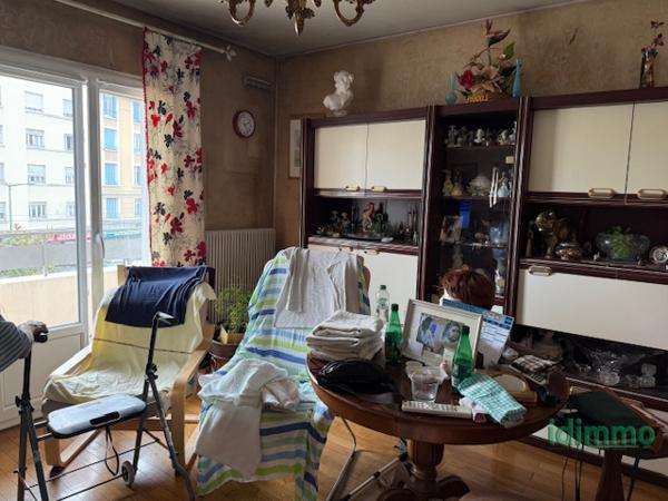 T3 au 1er étage avec cave et garage en sous-sol fermé Lyon (69008)