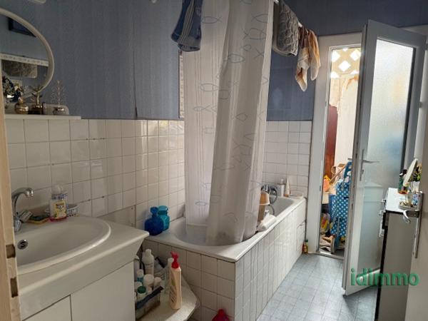 T3 au 1er étage avec cave et garage en sous-sol fermé Lyon (69008)