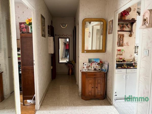 T3 au 1er étage avec cave et garage en sous-sol fermé Lyon (69008)