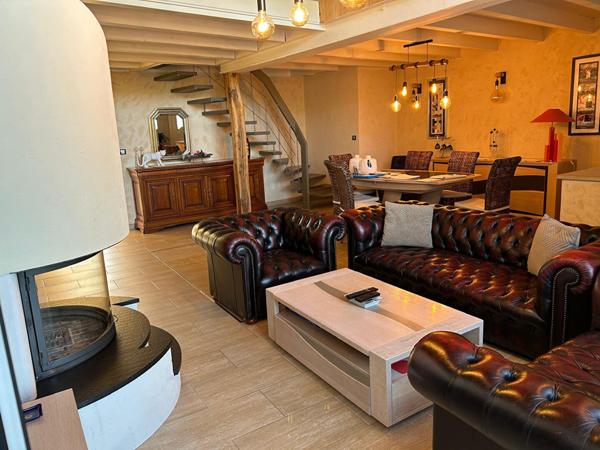 belle maison en pierres rénovée avec piscine