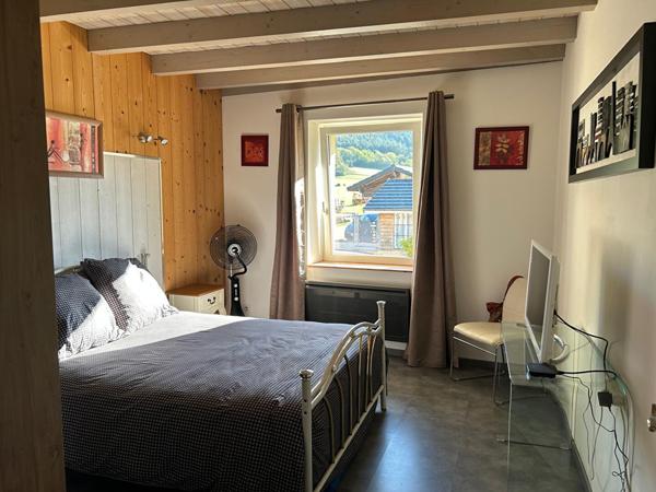 belle maison en pierres rénovée avec piscine