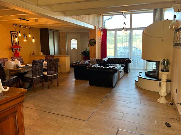 belle maison en pierres rénovée avec piscine