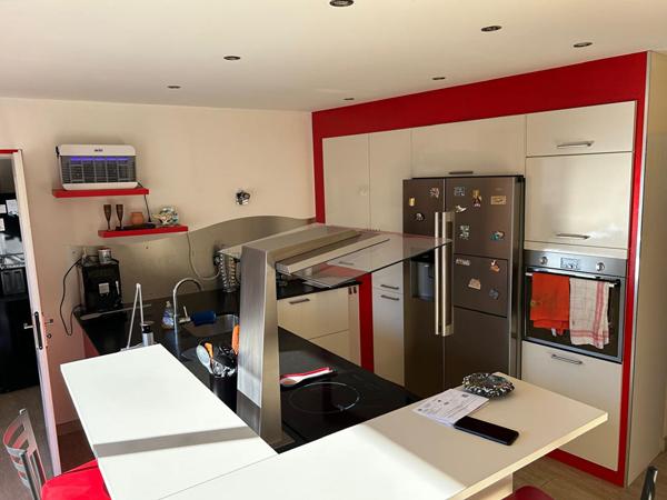 belle maison en pierres rénovée avec piscine