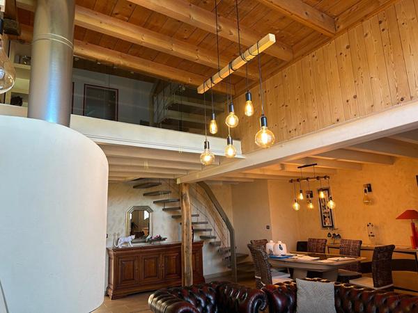 belle maison en pierres rénovée avec piscine