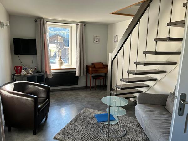 belle maison en pierres rénovée avec piscine