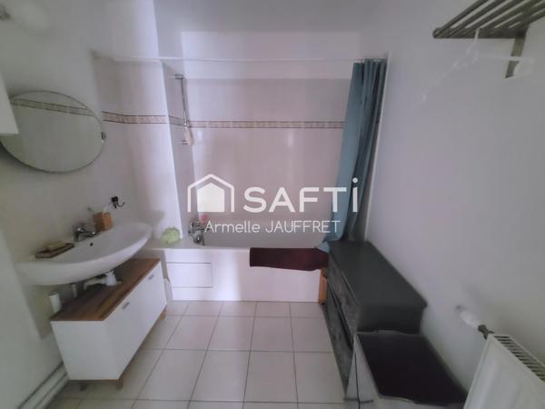 Superbe résidence récente au centre du village