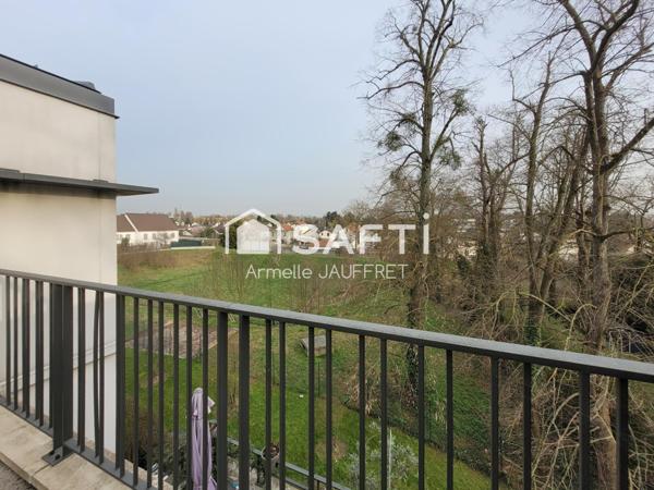 Superbe résidence récente au centre du village