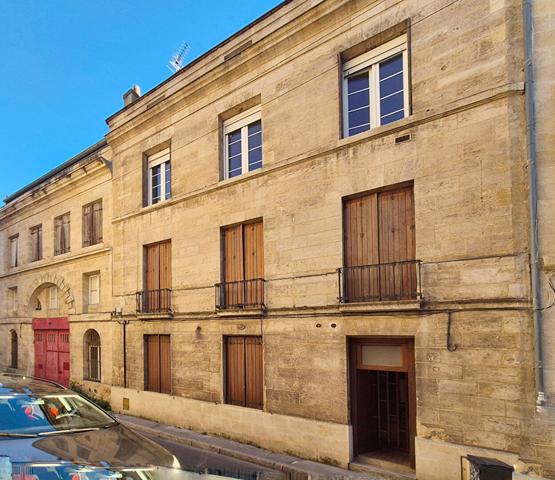 Bordeaux - Chartrons Notre Dame / T3 duplex immeuble pierre.