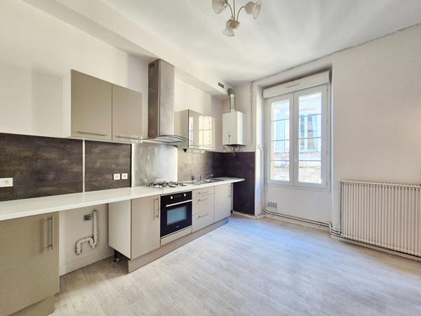 Bordeaux - Chartrons Notre Dame / T3 duplex immeuble pierre.