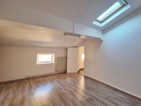 Bordeaux - Chartrons Notre Dame / T3 duplex immeuble pierre.