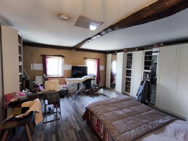 Maison à vendre 192 240 € Montguyon 6 p 183 m² DPE D