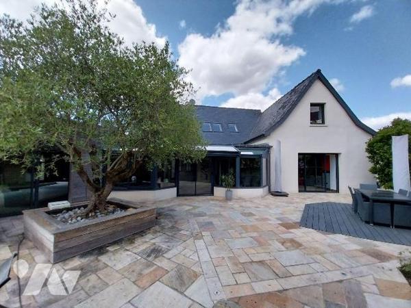 VITRE. Quartier Nord de la ville, proche commerces, belle et spacieuse maison familiale de 265 ...