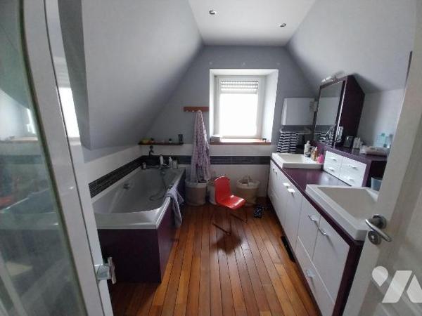 VITRE. Quartier Nord de la ville, proche commerces, belle et spacieuse maison familiale de 265 ...