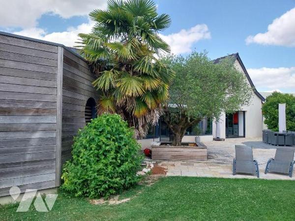 VITRE. Quartier Nord de la ville, proche commerces, belle et spacieuse maison familiale de 265 ...