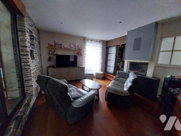 VITRE. Quartier Nord de la ville, proche commerces, belle et spacieuse maison familiale de 265 ...