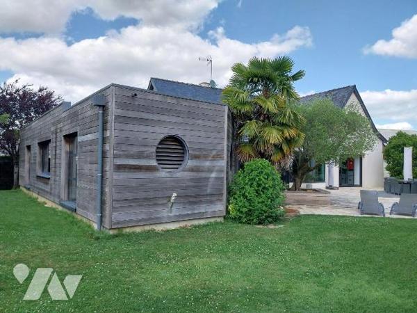 VITRE. Quartier Nord de la ville, proche commerces, belle et spacieuse maison familiale de 265 ...