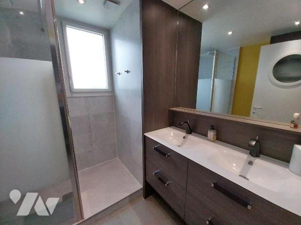 VITRE. Quartier Nord de la ville, proche commerces, belle et spacieuse maison familiale de 265 ...