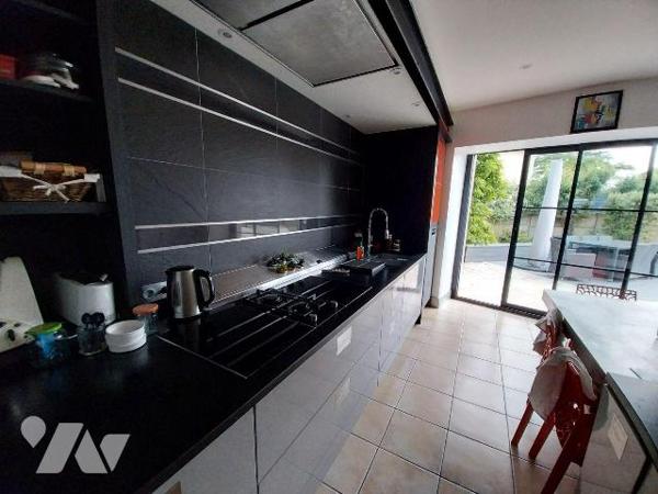 VITRE. Quartier Nord de la ville, proche commerces, belle et spacieuse maison familiale de 265 ...