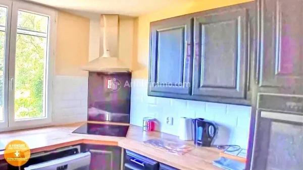 Vente                                                      Propriété
                        
                     10 pièces                      253 m2                     à Aiguefonde