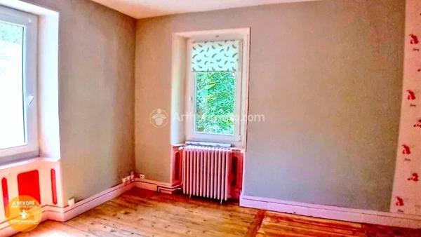 Vente                                                      Propriété
                        
                     10 pièces                      253 m2                     à Aiguefonde