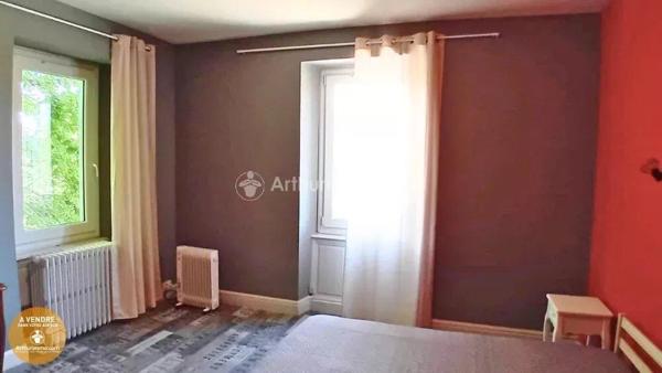 Vente                                                      Propriété
                        
                     10 pièces                      253 m2                     à Aiguefonde