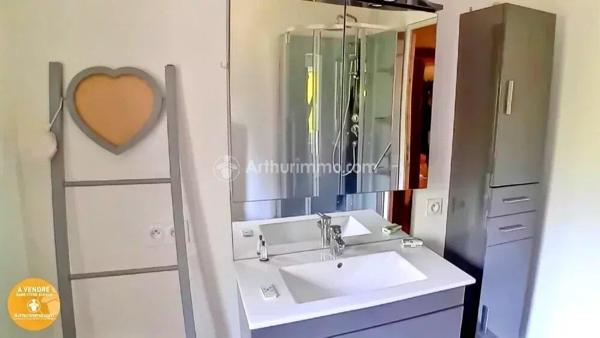 Vente                                                      Propriété
                        
                     10 pièces                      253 m2                     à Aiguefonde