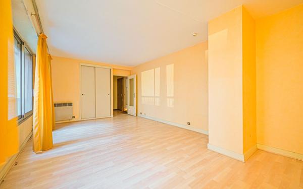 Appartement à vendre    1 pièce • 32,25 m2 Paris 19