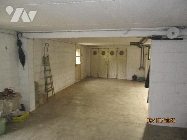 A HAM Maison à usage d'habitation  sur sous sol 
Grenier aménageable
Cour 
Garage