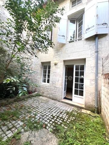 Maison à vendre 8 pièces SAINTES (17)